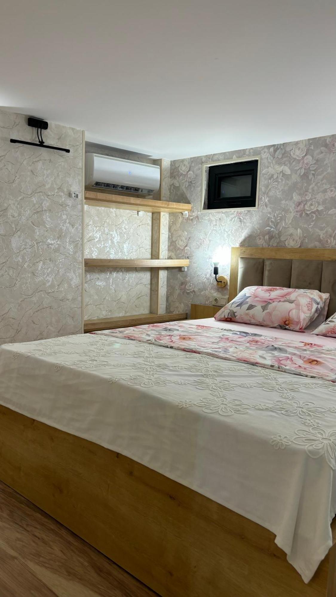 Made With Love Apartment Tbilisi Buitenkant foto