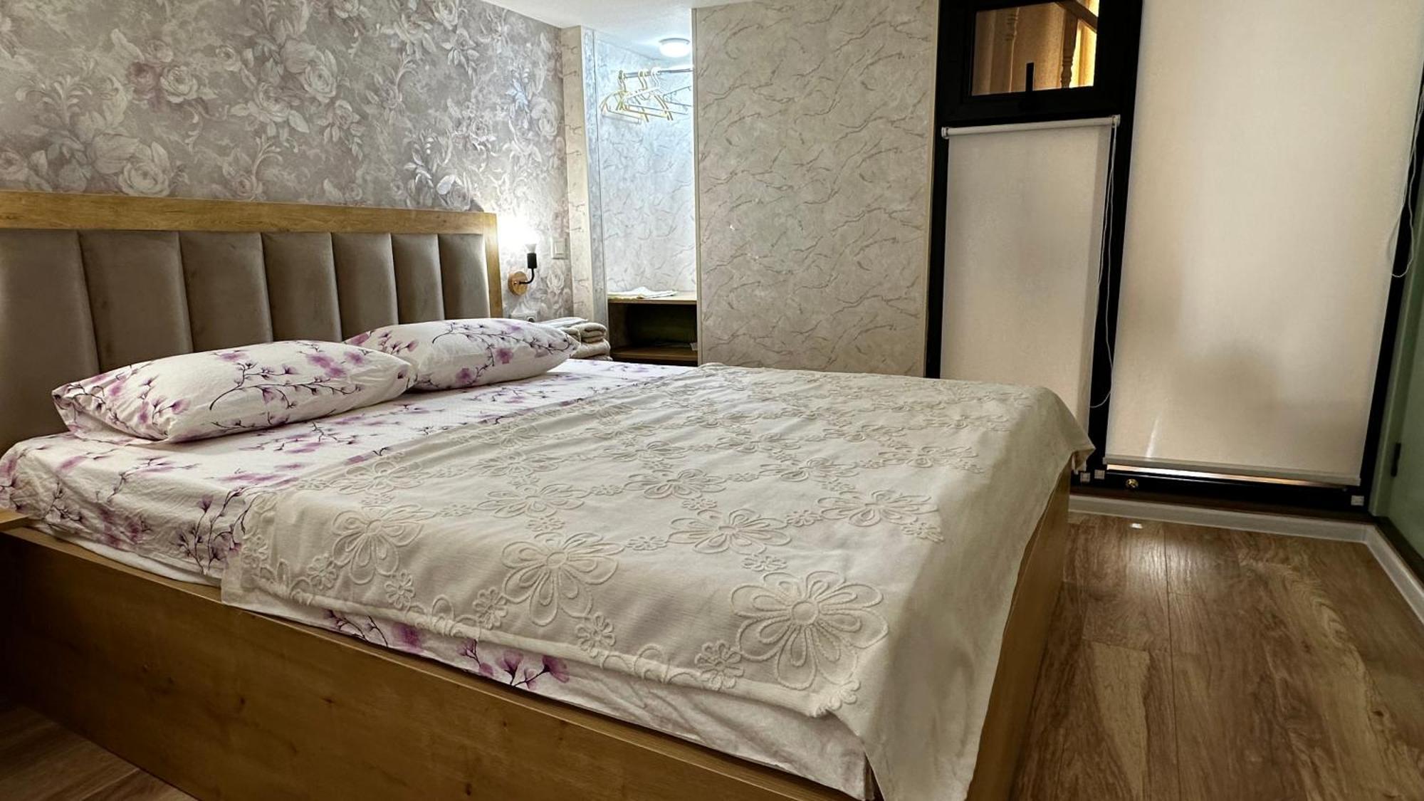 Made With Love Apartment Tbilisi Buitenkant foto