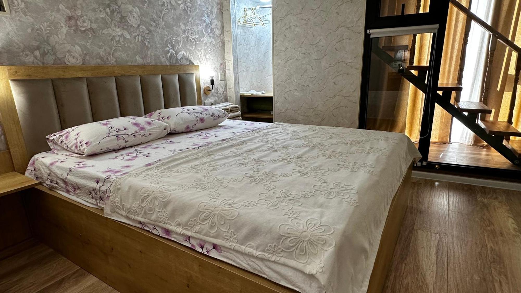 Made With Love Apartment Tbilisi Buitenkant foto